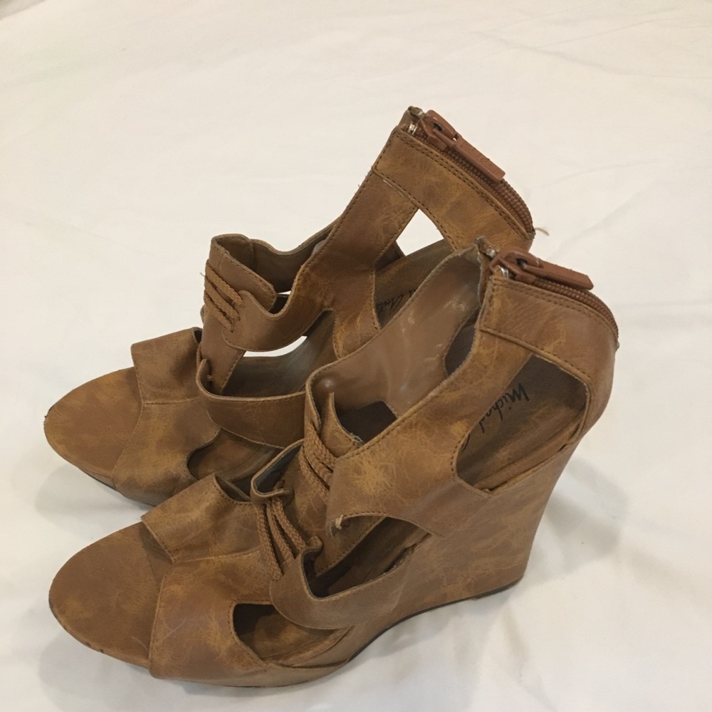 Cute Brown wedges- sold